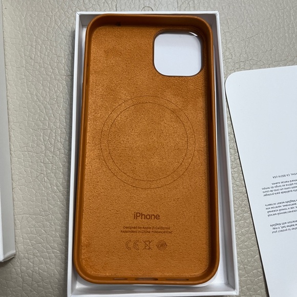 NWB - Apple iPhone 13 Leather Case with MagSafe - Picture 5 of 6